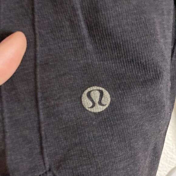 Lululemon- black Capri Rouched pants- Size 4 - Picture 4 of 7